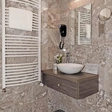 Oporto Panzio 4* Villány