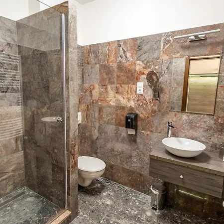 לינה וארוחת בוקר Oporto Panzio Villány